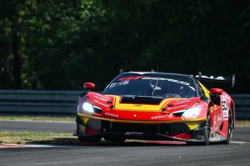 La Ferrari #50 vittoriosa in Gara 1 a Brands Hatch