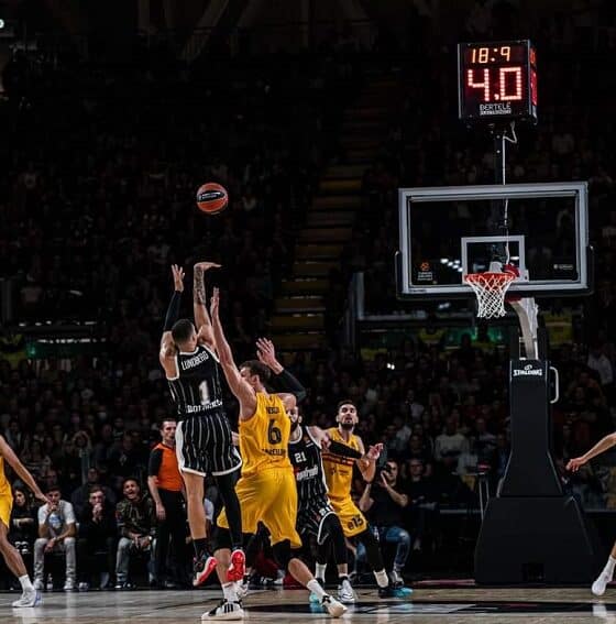 Virtus Pallacanestro Ottantunesima puntata. Uno dei sei canestri fondamentali di Lundberg segnati negli ultimi secondi, qui in Virtus-Barcellona.