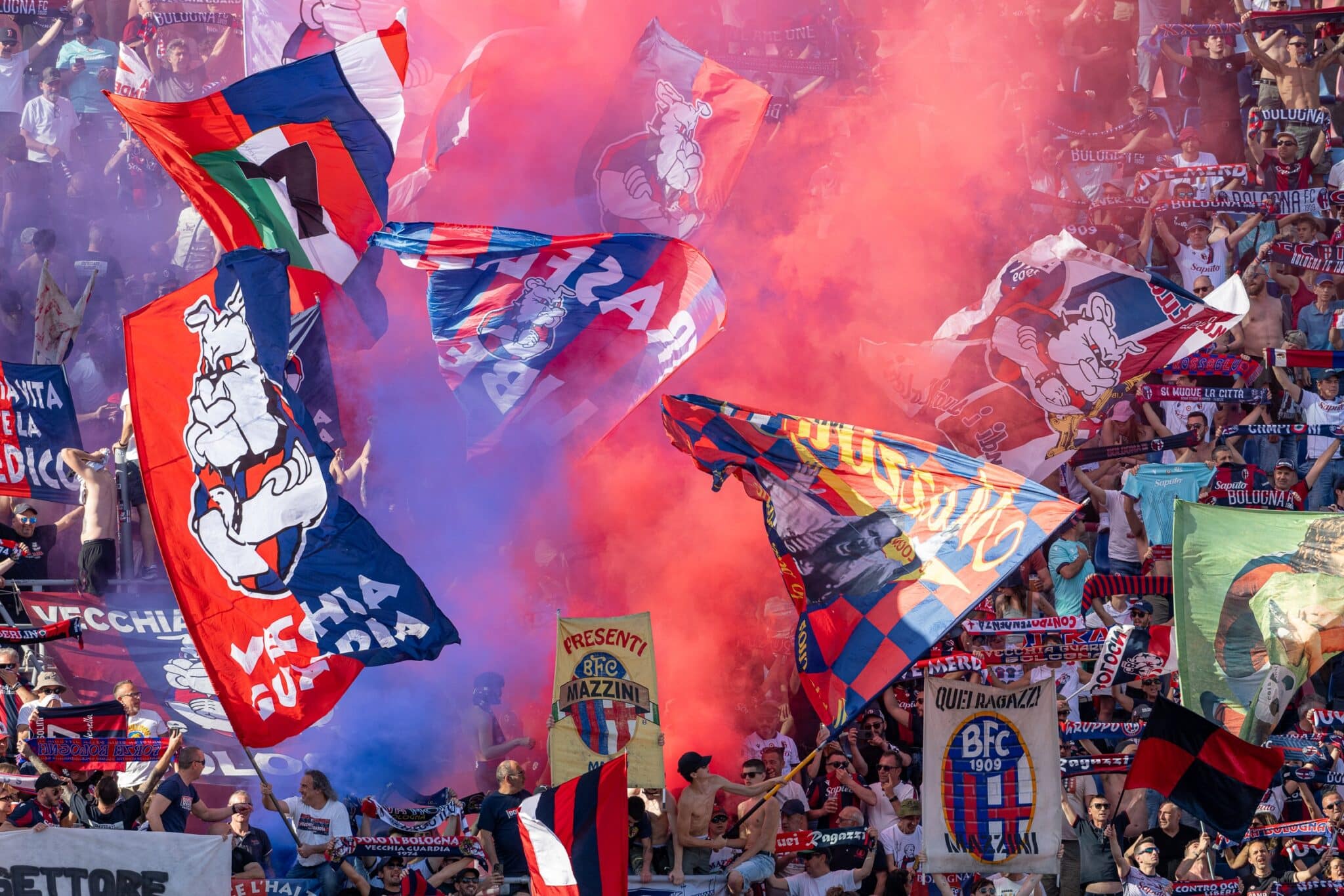 La Curva Andrea Costa durante Bologna-Inter 2025/26 (© Damiano Fiorentini)