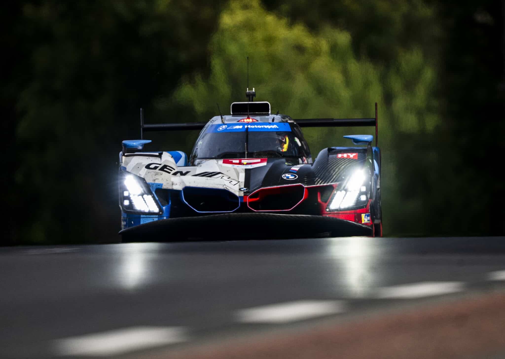 La #15 BMW Team WRT che ha conquistato la pole position alla 24 Ore di Le Mans 2026 (© FIA WEC / DPPI)