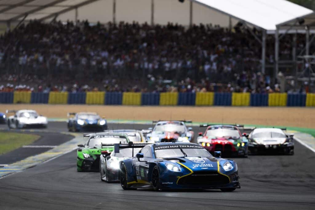 L'Aston Martin #27