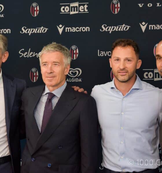 La dirigenza rossoblù con Domenico Tedesco (© Ilaria Matteuzzi x 1000 Cuori Rossoblù)