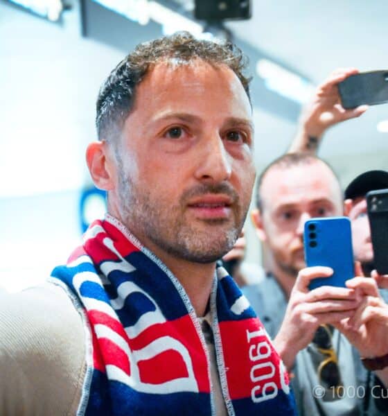 Domenico Tedesco arrivato all'aeroporto Marconi di Bologna (© Ilaria Matteuzzi x 1000 Cuori Rossoblù)