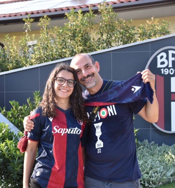 Tifosi rossoblù all'esterno di Casteldebole (© Ilaria Matteuzzi x 1000Cuori Rossoblù)