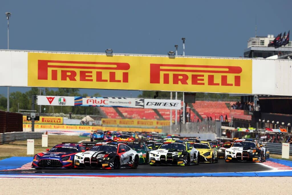 La partenza di Gara 2 del GT World Challenge 2026 a Misano (© SRO/JEP)