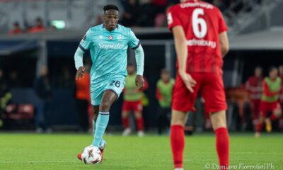 Jhon Lucumí durante Bologna-Friburgo