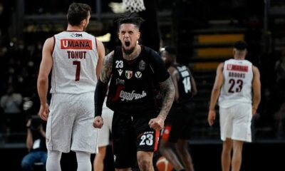 13 Daniel Hackett