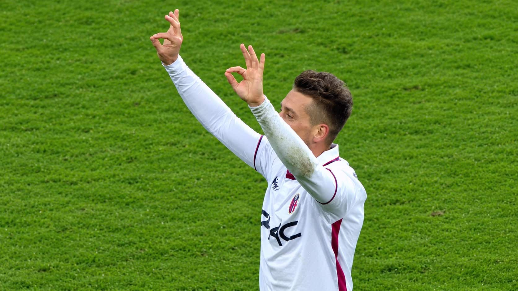 L’esultanza di Giaccherini in Milan-Bologna (screenshot da video Lega Serie A)