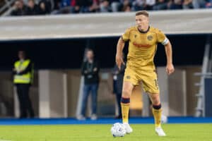 Lewis Ferguson in azione con la terza maglia del Bologna (© Damiano Fiorentini)