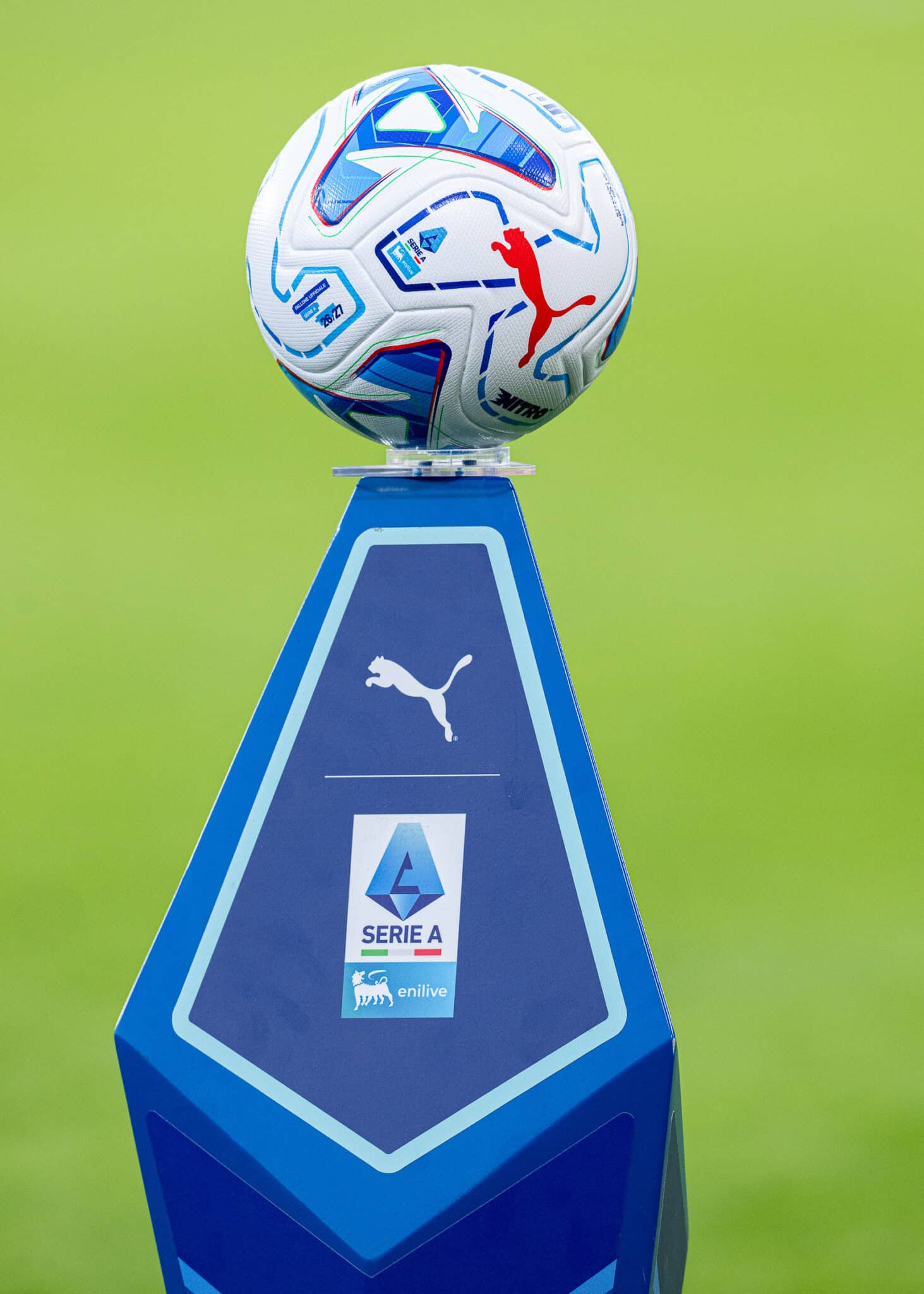 Il pallone della Serie (© Damiano Fiorentini x 1000cuori rossoblu)