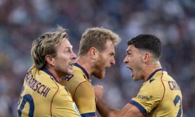 Pobega, Cambiaghi e Bernardeschi esultano assieme dopo il gol in Bologna-Inter (© Damiano Fiorentini)