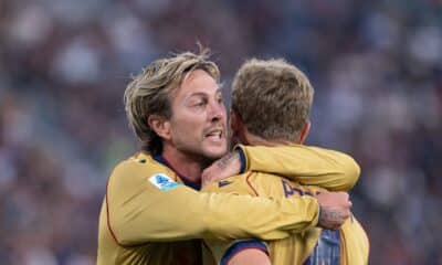 Pobega e Bernardeschi esultano assieme dopo il gol in Bologna-Inter (© Damiano Fiorentini)