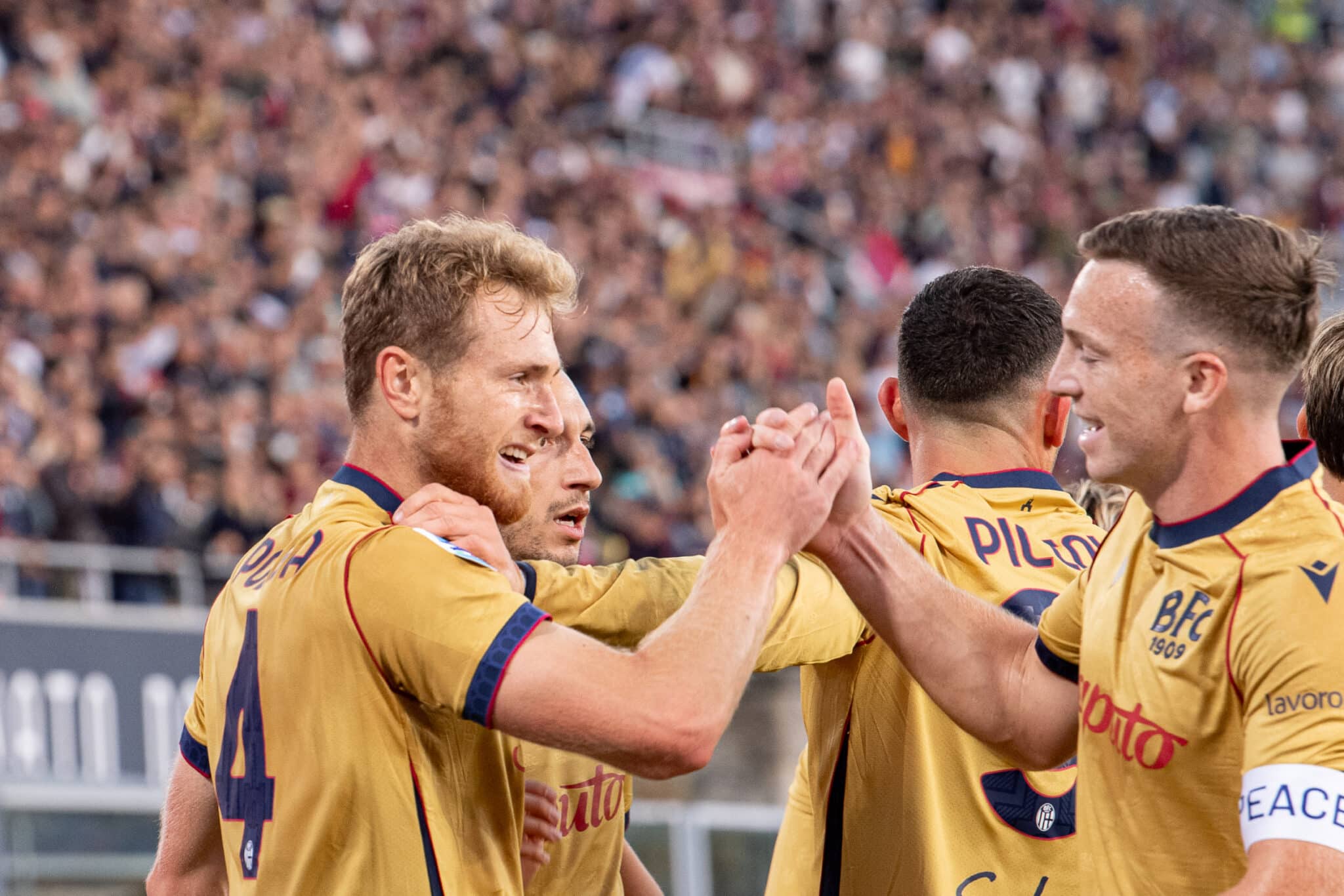 Tommaso Pobega e Lewis Ferguson esultano per il momentaneo 1-0 in Bologna-Inter (© Damiano Fiorentini)