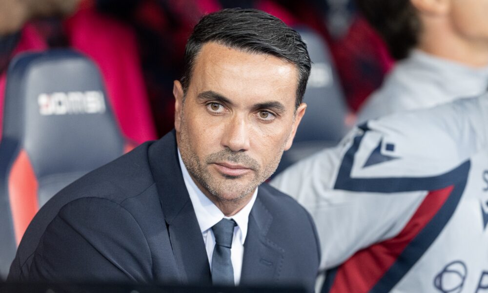 Raffaele Palladino sulla panchina del Bologna al Renato Dall'Ara, visto da Brocchi (@Damiano Fiorentini)