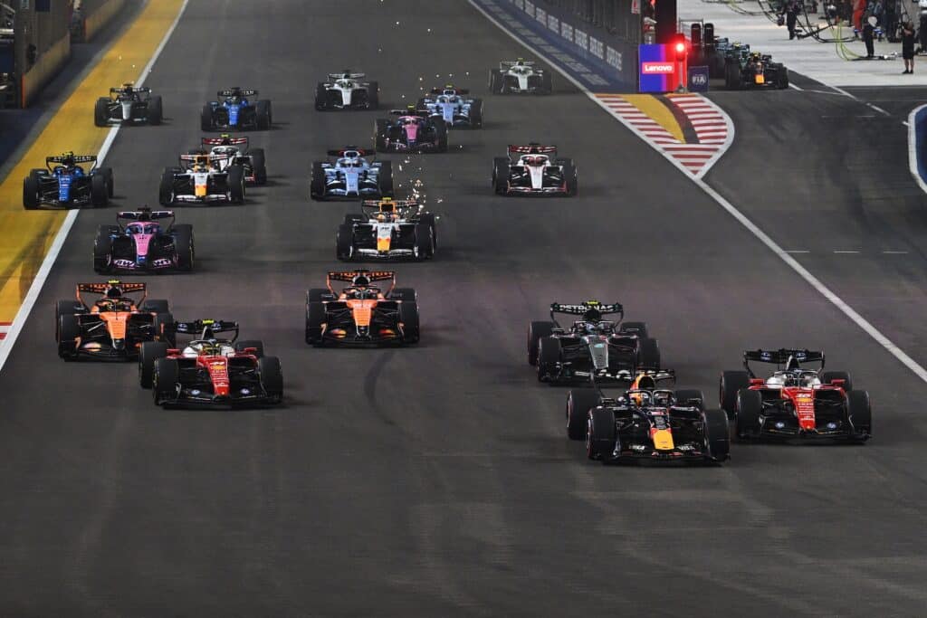 La partenza del GP di Singapore (© Red Bull Content Pool)
