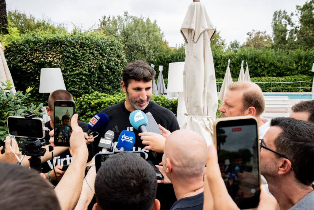 Coach Álex Mumbrú (Foto: Virtus Pallacanestro Bologna)