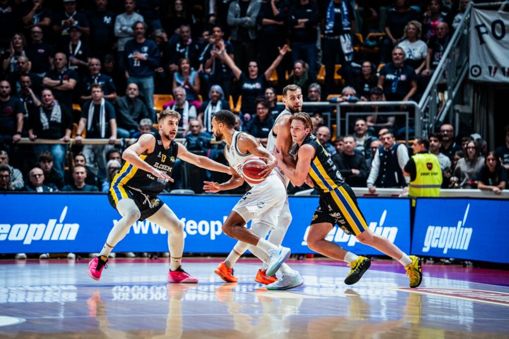 Fortitudo Flats Service Bologna -Vigevano Basket (© Fortitudo Flats Service Bologna)
